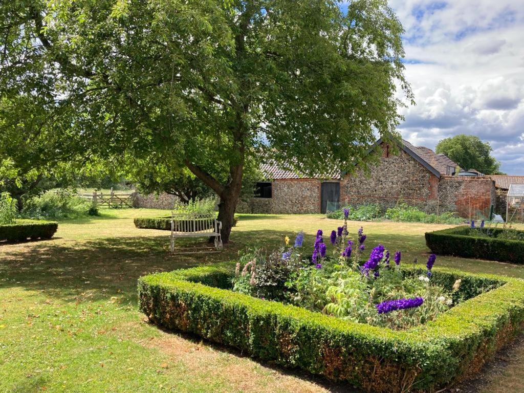 セットフォード Grange Farm Bed & Breakfast エクステリア 写真